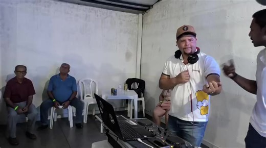 Forró não se explica, se sente no pé e no compasso do coração. 🪗🔥! 💃🕺 #forrozeiros #forrónotiktok #forrodobolinha #dançarforró