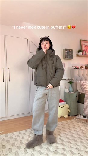 Mia 𓍢ִ໋🌷͙֒ on Instagram: "Puffers go SO hard when you know how to style them 😮‍💨 #styling #pufferjacket #fashion #outfitinspo #winterfashion"