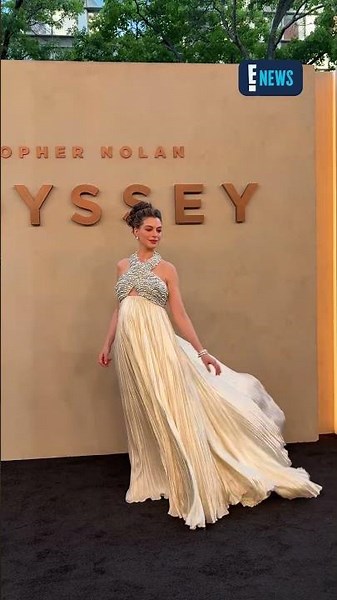 You oughta see Anne Hathaway's gorgeous red carpet look for "The Odyssey" NYC premiere. 😍