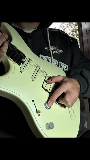 Master the Electric Guitar with Strum App