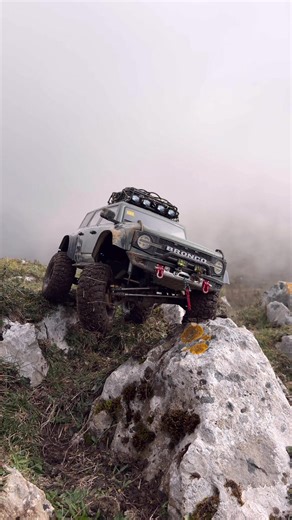 ¿Supera este paso el RGT Pro Runner? 😈 Paso técnico, ángulo extremo y cero margen de error… El RGT Pro Runner al límite en un crawler RC realista 🔥 ¿Lo pasaba o se quedaba colgado? 👀 Dime en comentarios qué crawler habría ido mejor 👇💬 📲 Sígueme para más pruebas RC épicas 🎬 YouTube: Alex4KBlogs #R#RGTProRunnerC#CrawlerRCR#RCCrawlerR#RC4x4RockCrawling