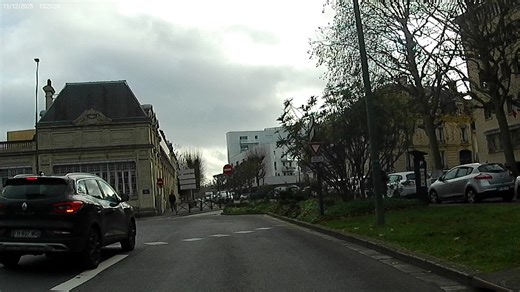 Abruti en mini #datp #caen Ce qui me fascine, c'est la tronche de merlan frit que tient le mec quand tu reviens à sa hauteur. | Franck Toudoux