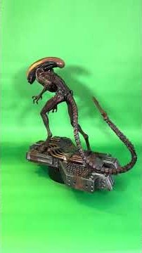 360 view of the Alien 3 Xenomorph