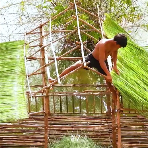 Can you believe this house floats on water?