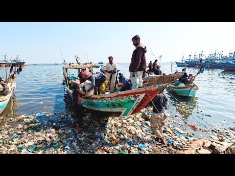 THRASH AND FILTH IN PAKISTAN | WalkingTour in Pakistan's Most Polluted Port | Karachi 4K