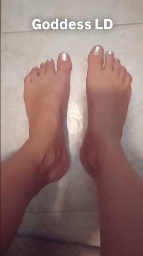 Bare foot ASMR tapping, toes 🤍#asmrfoot #asmrtapping #barefoot #toes #foottapping #feet