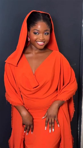 MAKEUP ARTIST IN GHANA🇬🇭 on Instagram: "Nervisa 😍💃🏿 For Nervisa’s big day, we prioritized a seamless, high-definition look that lasts through the celebrations. Soft eyes x a radiant base = The ultimate bridal combo. • Fred & Nervisa BRIDES STYLING AND GLAM TEAM Bride’s hairstylist - @allure_by_betsy Bride’s makeup - @caramelbeaute.studio Bridesmaids makeup - @caramelbeaute.studio studio ACCESSORIES Bride’s fan @caearl.accessories_ Bridesmaids fans @caearl.accessories_ Bridesmaids gele @the_