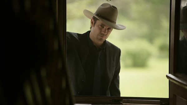 Justified S01E01 - Fire in the Hole