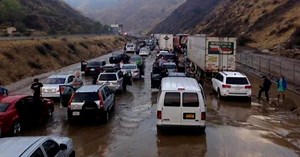 Mudslides trap hundreds of cars on major Calif. freeway