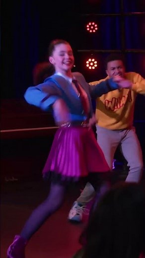¡Es sobrenatural! 🎵 Estad atentos | VAMPIRINA: UN INSTI DE MIEDO | ‪@disneychannelES‬