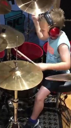 This 7-years old Drummer Rocks🥁🤘🎶 - ‪@calebhdrummer4‬