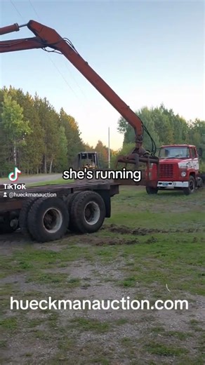 International Logging Truck Prentice Loader #onlineauction #PrenticeLoader #loggingtruck #loggers