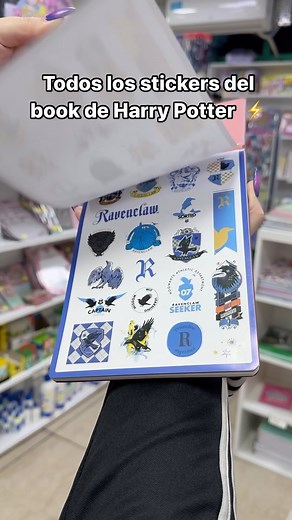 154K views · 170 reactions | Vamos a mostrar todos los stickers que trae el sticker book de Harry Potter ⚡️ Si sos fan de Harry Potter no te puede faltar en tu colección ⚡️Contiene: �Más de 450 stickers ��11 hjs. de Comunes ��9 hjs. transparentes ��4 hjs. con glitter ¿A quién se lo regalarías? #stickers #unboxing #harrypotter #potterhead | Einstein Libreria | Facebook