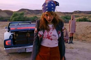 Rihanna lança clipe de 'Bitch better have my money' com nudez e violência