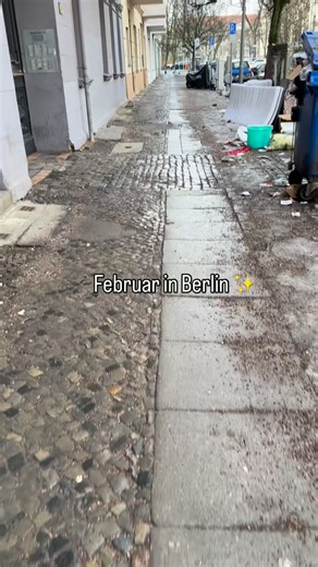 Aurelia 🌔 on Instagram: "respektlose und rassistische Kommentare werden gelöscht. #mentalegesundheit #berlin #februar"