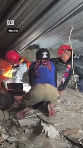 School collapses in Indonesia leaving rescuers to work through the night | ABC NEWS