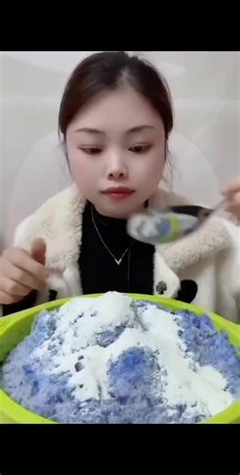 Delicious Blue Shaved Ice with Milk Powder: A Summer Treat