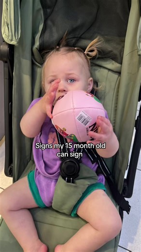 Please teach your babies how to sign! I love teaching her the language I’ve always known ps. She’s messy from eating! #AUSLAN #australiansignlanguage