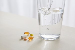 薬をお茶・ジュースで飲んだ場合の効果は？お酒は厳禁 [薬] All About