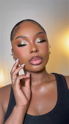 pop of colour 💚 #makeup #eyeshadowtutorial