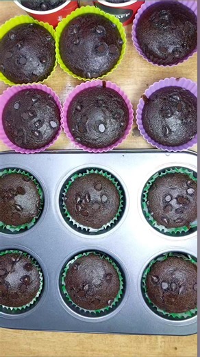 Chocolate Cupcakes 🧁 😋 #foodblogger #cookingtips #vaishalifoodrecipes #VaishaliKahale #reels #newreel #trendingvideo #trendingnow #Cupcakes #cupcakesofinstagram | Vaishali Food Recipes