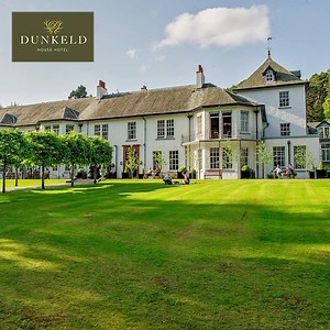 Get glam country vibes with an overnight stay at Dunkeld House Hotel ⭐ You can stay in an upgraded room and enjoy breakfast and leisure access from £99, or treat yourself by including dinner with fizz too at this gorgeous country house with stunning views 💕 | itison Aberdeen
