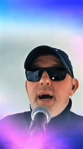 “Fade to Grey” – an emotional 80s cover by Patrick Frei, intensely and atmospherically interpreted