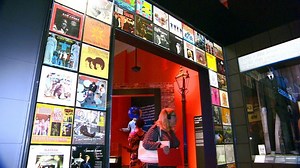 UK exhibition celebrates the Swinging Sixties