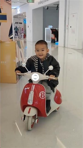 Cute Kid Riding Electric Tricycle 🛵💥 | Remote Control Fun Ride | Too Adorable 😍 #makeba #toybike