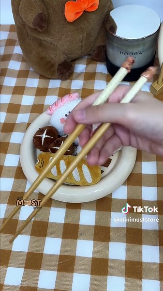🍜✨ Cute chopsticks to make every meal a little more fun ✨🍜 Available in: - Melody - Kuromi - Cinnamaroll - Hello Kitty - Capybara - Capybara with Pear Hat - Bunny - Penguin - Bear the Baker - Bear the McDonald 💸 Price: X.50$ Perfect for everyday use or as a small gift 🎁 #chopsticks #noodles #noodlebowl #gift #minimuststore