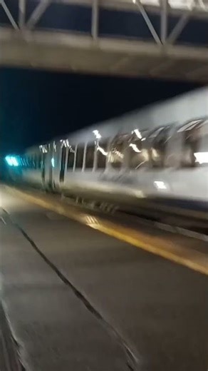 the class 444 passing by West Byfleet station#train