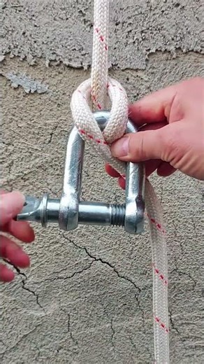 Knots used in outdoor rock climbing or rescue