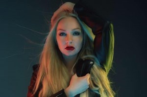 Norwegian Singer ISSA: Making Of 'Run With The Pack' Album