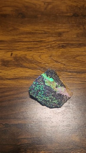 FIRST NATURAL PLUTONIUM MINERAL DISCOVERED #crystals #science #minerals #geology #radioactivity