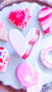 Valentine Heart💕✨ Cutters by @cameliacutters Bakerpan Luster Dust #cookiedecorating #royalicingcookies #valentinecookies #biscuitsdécorés #heartcookies | Oh Baby Bakery