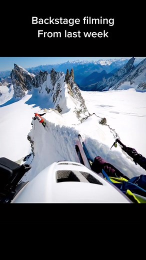 Backstage from last week skiing.#GoProHERO10 #H102021 @gopro #gopromax @scarpa @pnytecheurope @gopro @montagne_en_scene @julbo_eyewear @fatmap_official @dynastarskis @blueiceclimbing @petzl_official #chamonix @chamonixmontblanc