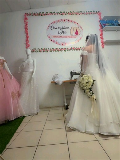 Casa de la Novia y Mas ... Viste tus mejores momentos 😊 👉Ofreciéndole todo lo relacionado en vestidos para cualquier evento social. ✅️Bodas ✅️Quinceaños ✅️Primera comunión ✅️Damas, hojitas, capullos ✅️Bautizo Y mucho Más... Le confeccionamos a su gusto y medida exacta y si usted ya tiene el vestido y necesita mejorarlo nosotros le ayudamos. Le ofrecemos la asesoría que usted necesita y le ayudamos a crear el vestido de sus sueños. 🔎Búsquenos en Facebook como: Casa de la Novia y Más 🔎Búsqueno