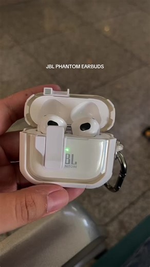 Inside Bella Hadid's Bag: High-Quality Earbuds Review