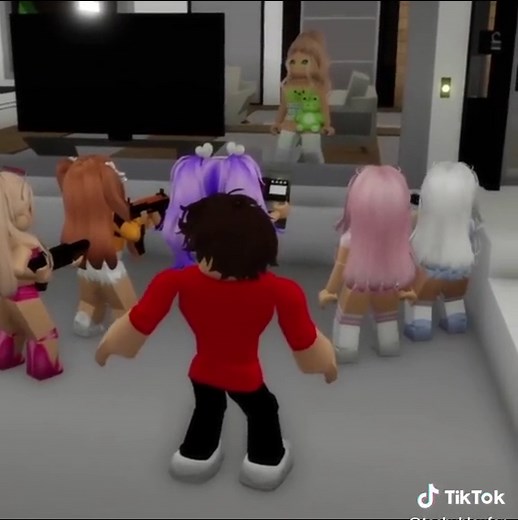 TechyBlox. It's Techy's Birthday In Brookhaven._03