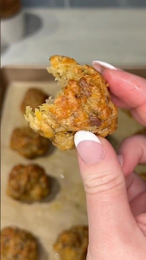viral cheddar sausage balls recipe 😋 #cheese #shorts #recipe #cooking #food #appetizer #easyrecipe