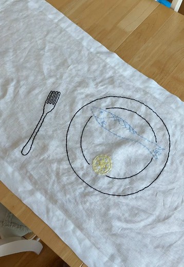 DIY Embroidered Table Runner Tutorial