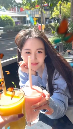 V on Instagram: "Live photos make memories more vivid, you agree?"