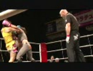 女子シュートボクサー レーナ