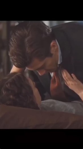 fantastic clips on Instagram: "💖 Love & Other Drugs 💊 ​Director: Edward Zwick ​Genre: Romantic comedy-drama ​Runtime: 1 hour 52 minutes ​Language: English ​Release date: November 24, 2010 ​Cast: Jake Gyllenhaal, Anne Hathaway, Oliver Platt, Hank Azaria ​Plot summary: A charismatic pharmaceutical salesman, Jamie Randall, meets Maggie Murdock, a young woman with early-onset Parkinson's disease, leading to a passionate, complicated relationship as they navigate the complexities of love, ambition,