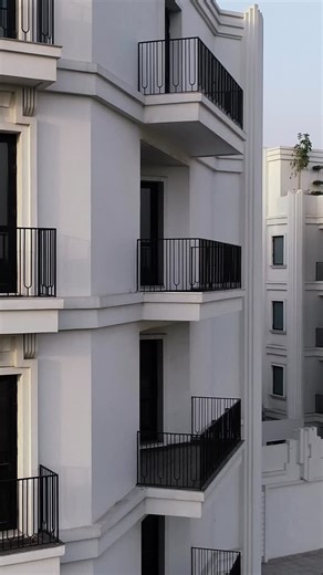 In Gulberg’s urban core, this residence rises not as a departure, but as a quiet continuation of the architecture around it. Behind its form lies a deeper process: studying how vertical homes succeed. From research at home to on-ground learning in the UAE, the team traced what makes apartment living intuitive, comfortable, and future-forward for Lahore. Discover more about the project and its story on our website. Project: @thenishatresidences Covered by: @rafayanwercreativestudio #architecture 