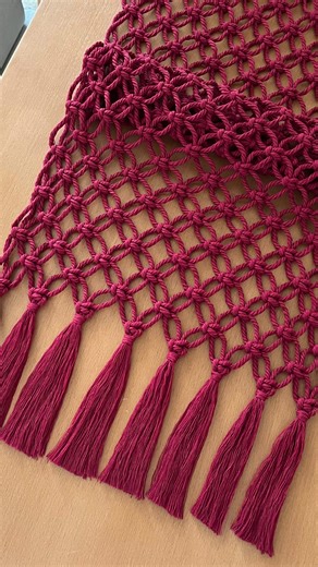 ‎مکرمه نوشین‎ on Instagram‎: "⁨ ⁨ ⁨ ⁨ ⁨ ⁨ ⁨ ⁨ ✨مشخصات در کپشن✨ رومیزی قطر۴۵ طول رانر:۱۲۰با ریشه ها در عرض۳۵ #رانر#رانرمکرومه⁩⁩⁩⁩⁩⁩⁩⁩"‎