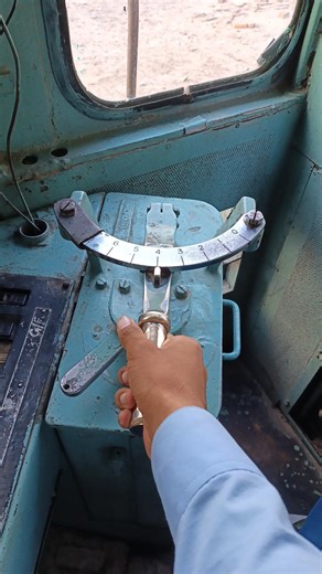 #Hitachi Locomotive throttle Gears# #throttle sound#