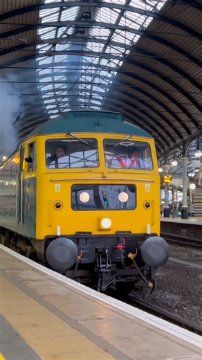 47270 “Swift” gives plenty of clag and tones out of Newcastle! #clag #tones #thrash #train