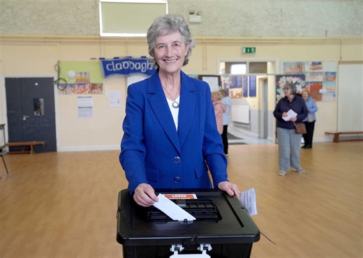 La candidate de gauche Catherine Connolly sera la prochaine présidente de l'Irlande | RTS