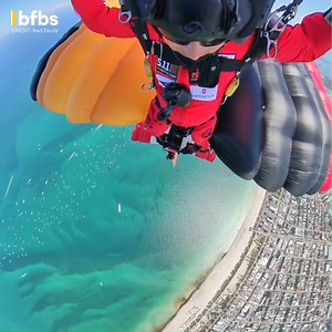 Not sure about you, but this new Red Devils Army Parachute Display Team video makes us put our feet FIRMLY on the ground! 😱 You've got to have some cahonas to join the Joint Display Team Diamond. Check out this jaw-dropping video from the stack pilot's perspective. 🪂 📍 South Beach, Miami 🎥 Red Devils | National Salute to America's Heroes | BFBS Radio